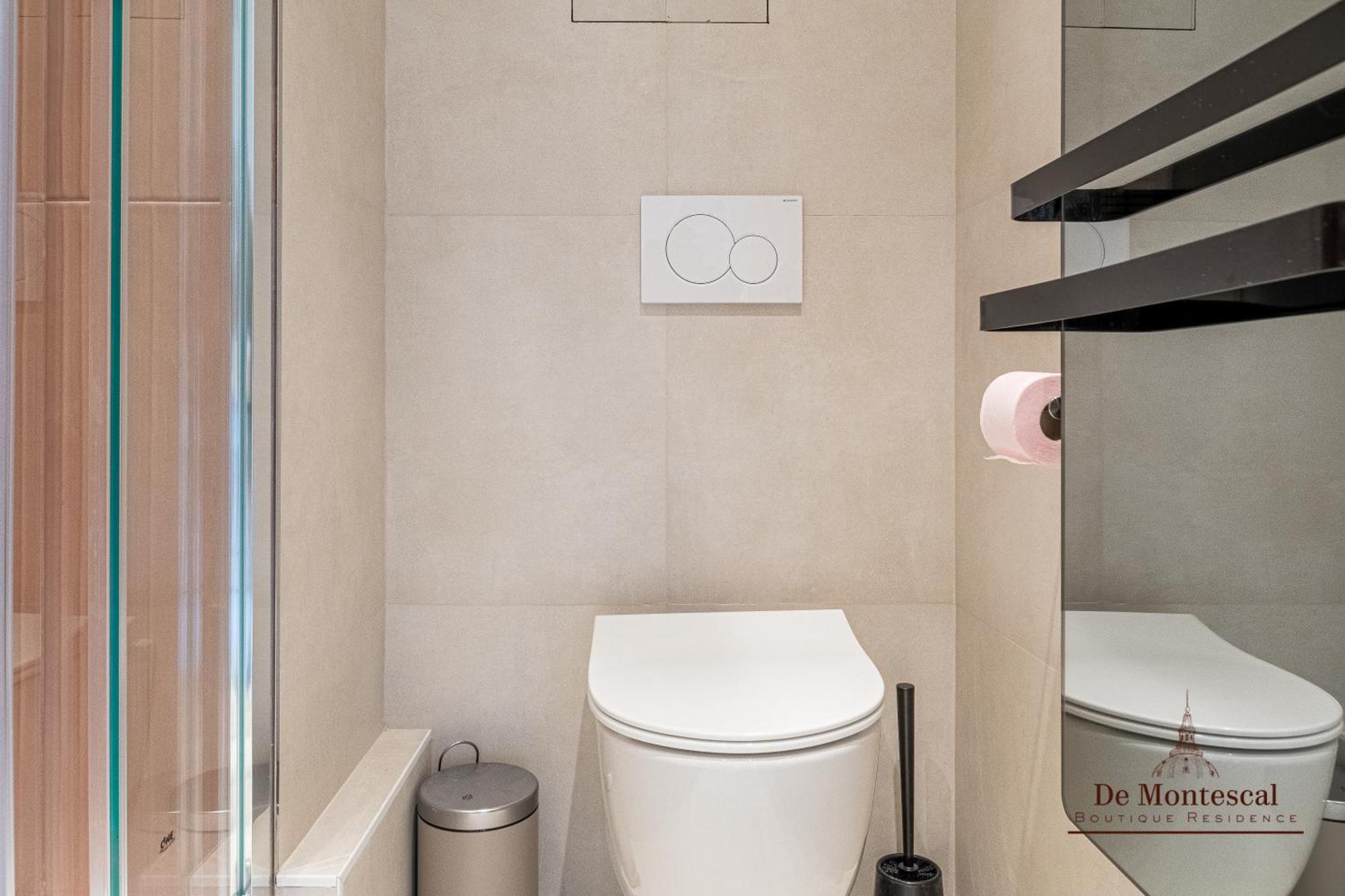 De Montescal- Montparnasse With Ac 11 To 14m2 In A Prime Location Parijs