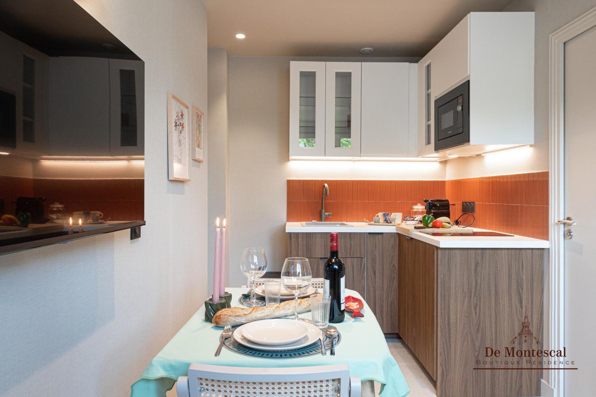 De Montescal- Montparnasse With Ac 11 To 14m2 In A Prime Location * Parijs