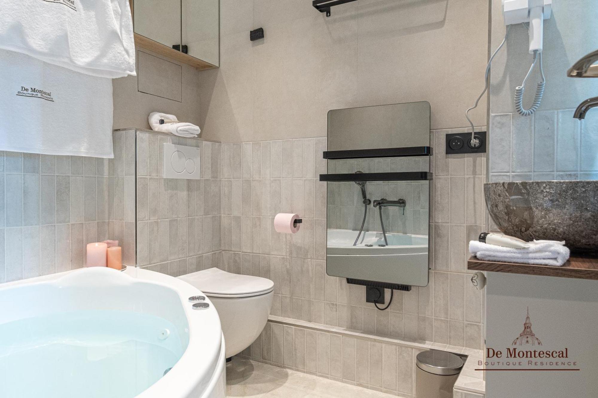De Montescal- Montparnasse With Ac 11 To 14m2 In A Prime Location Appartement Parijs